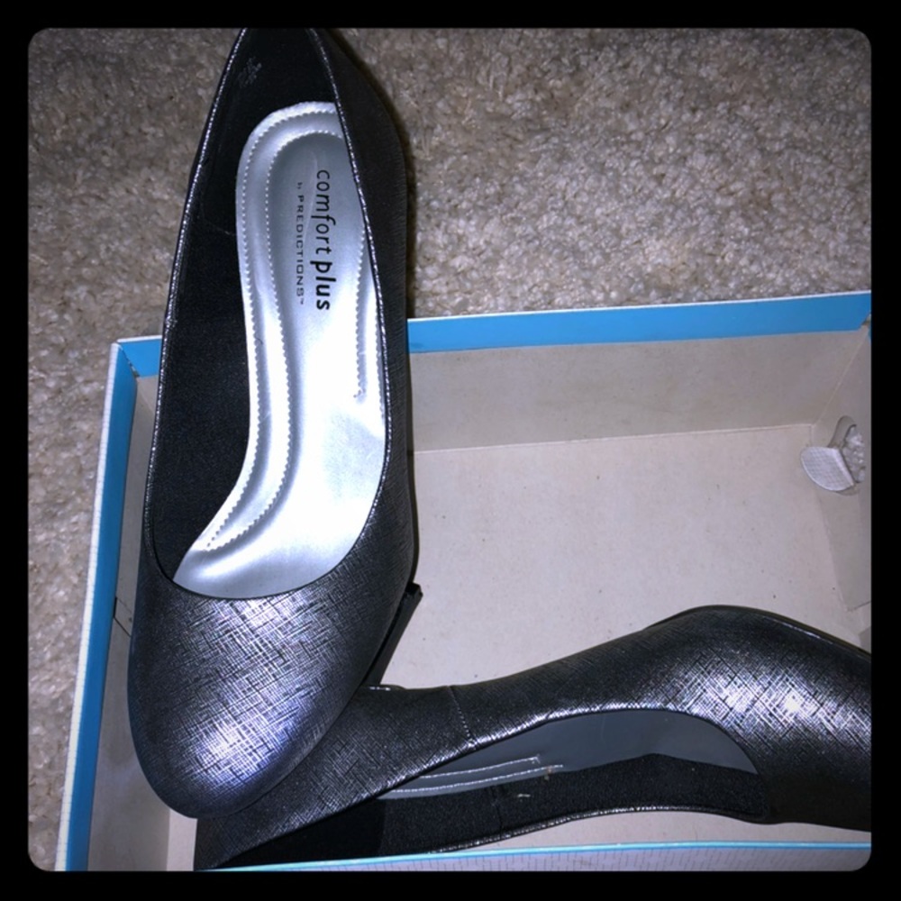 Brand new silver and black metallic heel size 10 w
